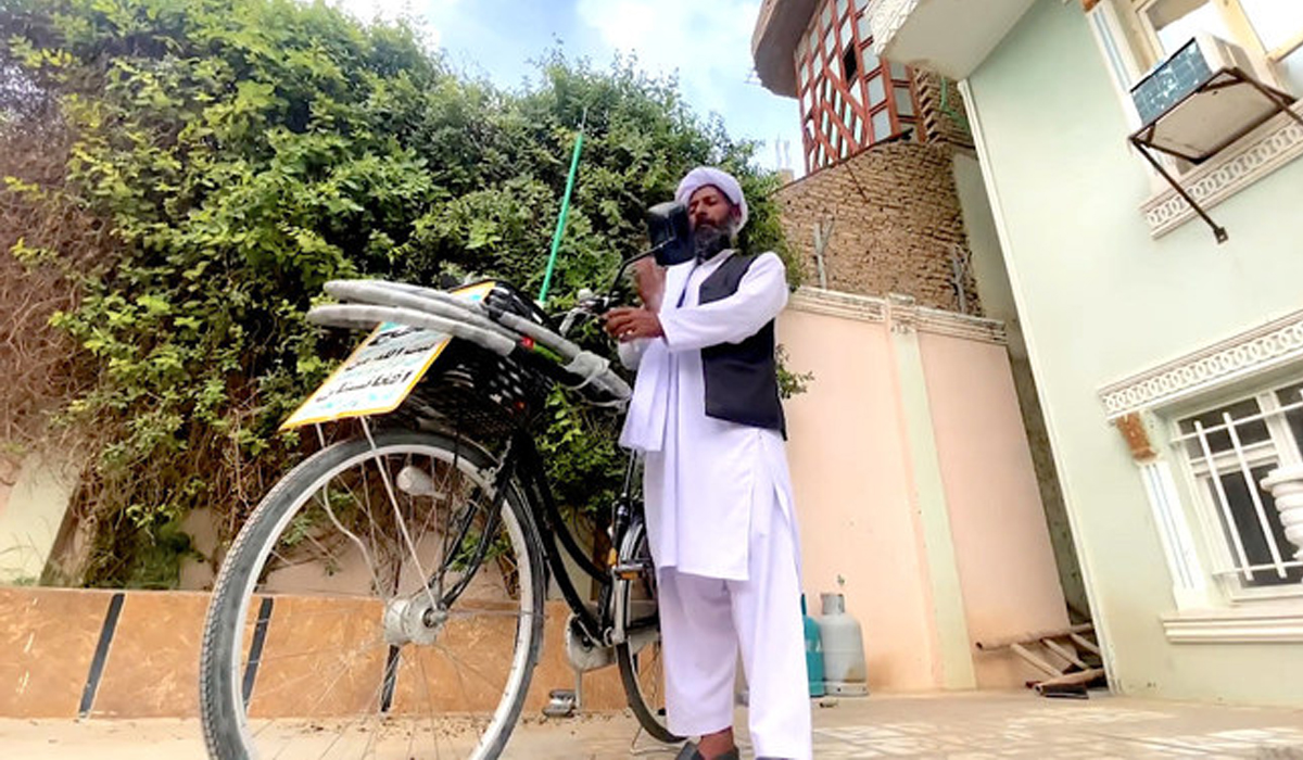 Afghan pilgrim bicycling to Makkah reaches Saudi Arabia by air